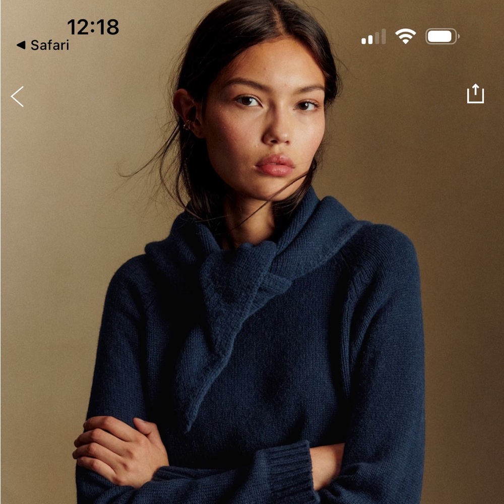 Sezane Jason sweater in size XS in navy.